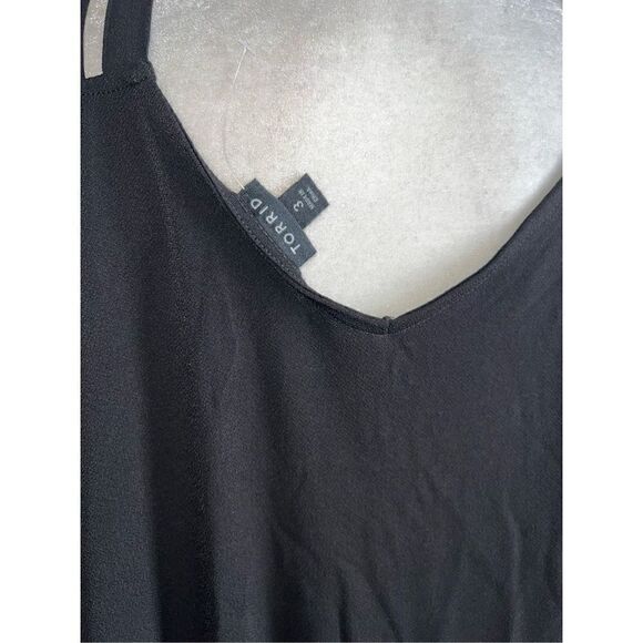 Torrid Knit Crepe V-Neck Cold Cutout Cold Shoulder Top (Size 3) - Picture 4 of 5